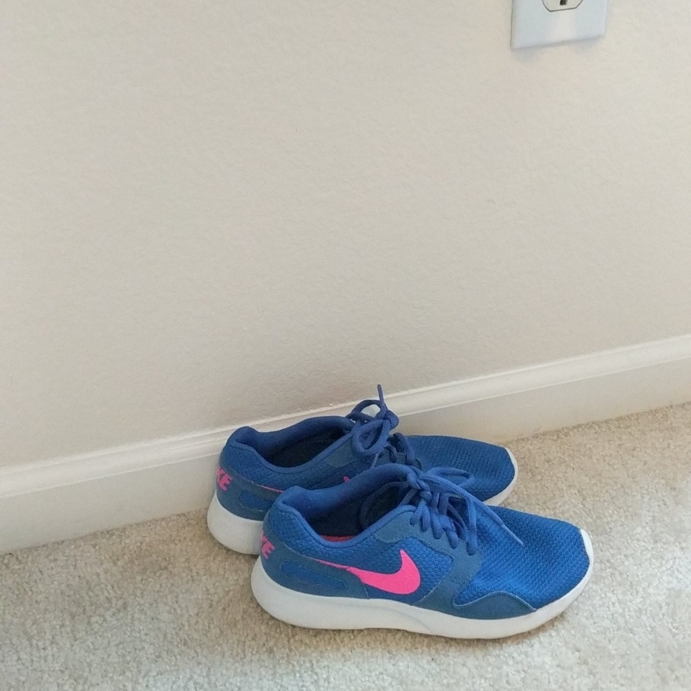 Nike blue tennis shoes